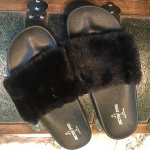 Furry open toed slippers 7/8